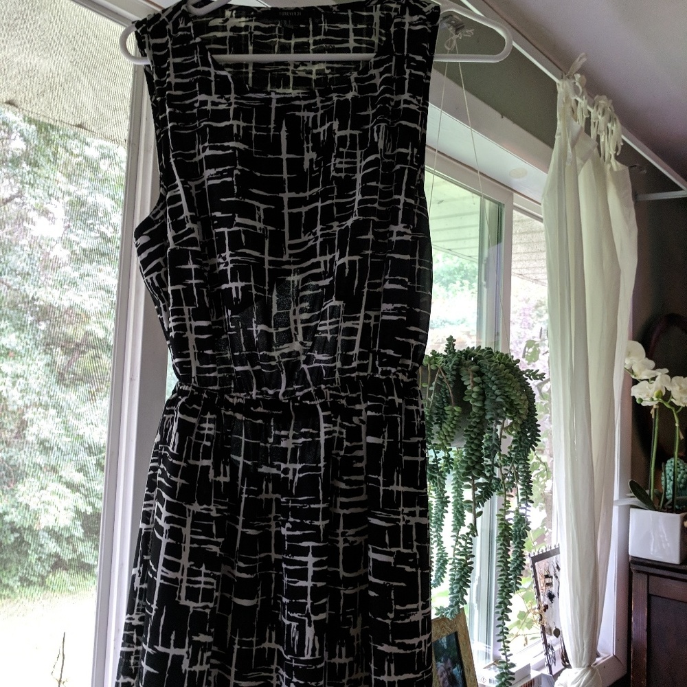 Forever 21 black and white dress